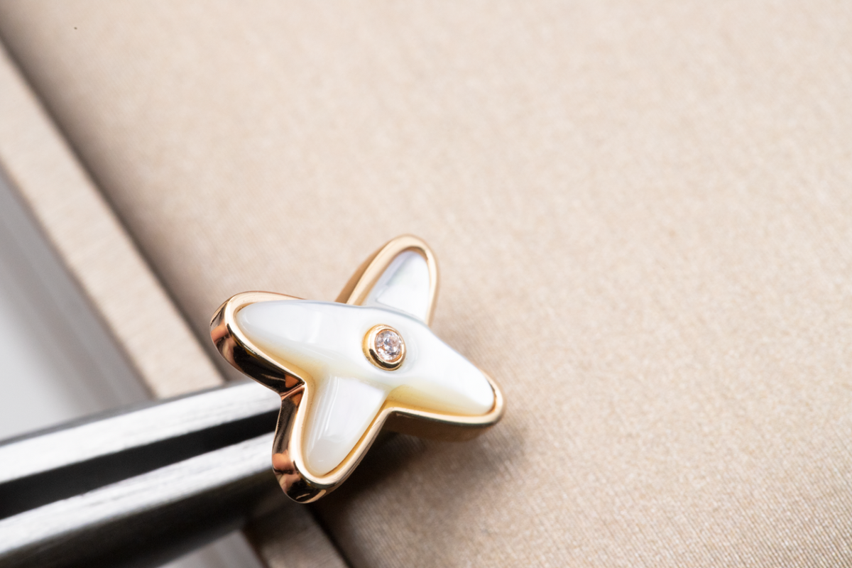 [Spark]JEUX DE WHITE MOP Spark GOLD DIAMOND EARRINGS